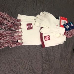 Oklahoma University  Scarf, gloves and beanie set